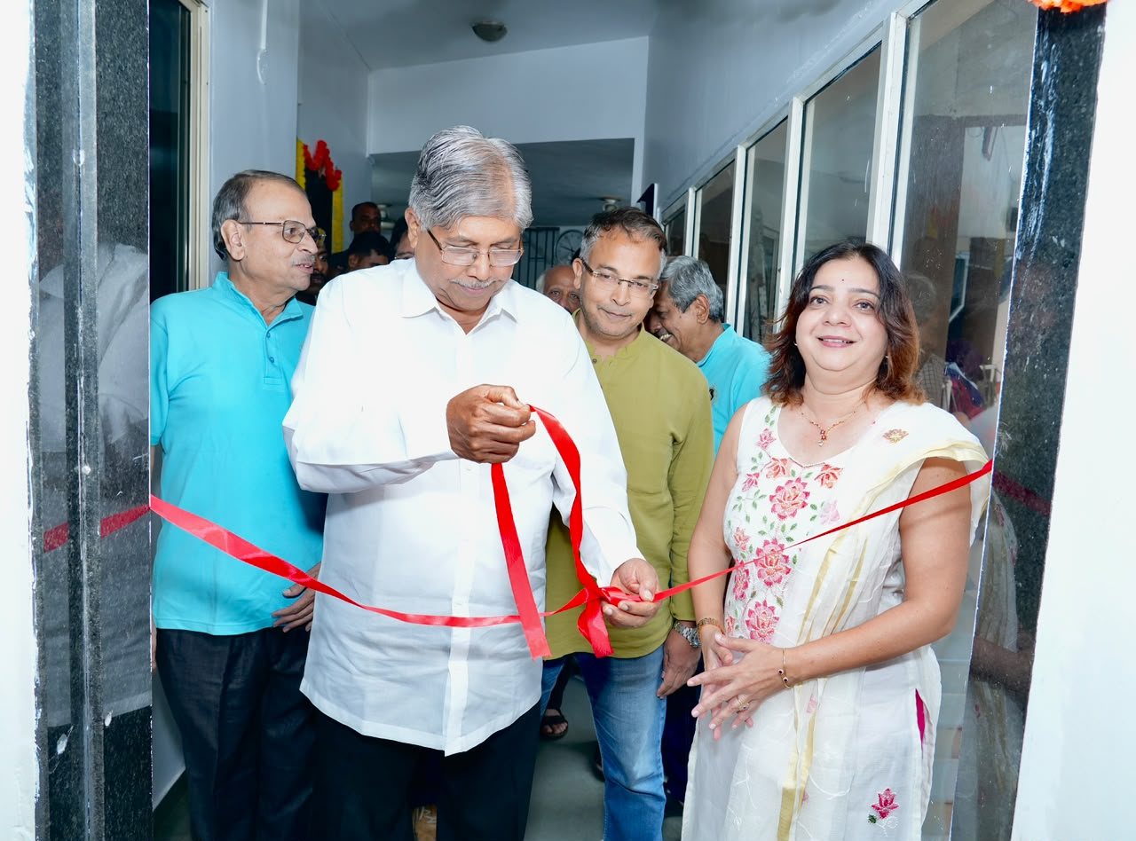 Hon'ble Shri Chandrakant Dada Patil cutting the ribbon at the Swapnashilp Society centre